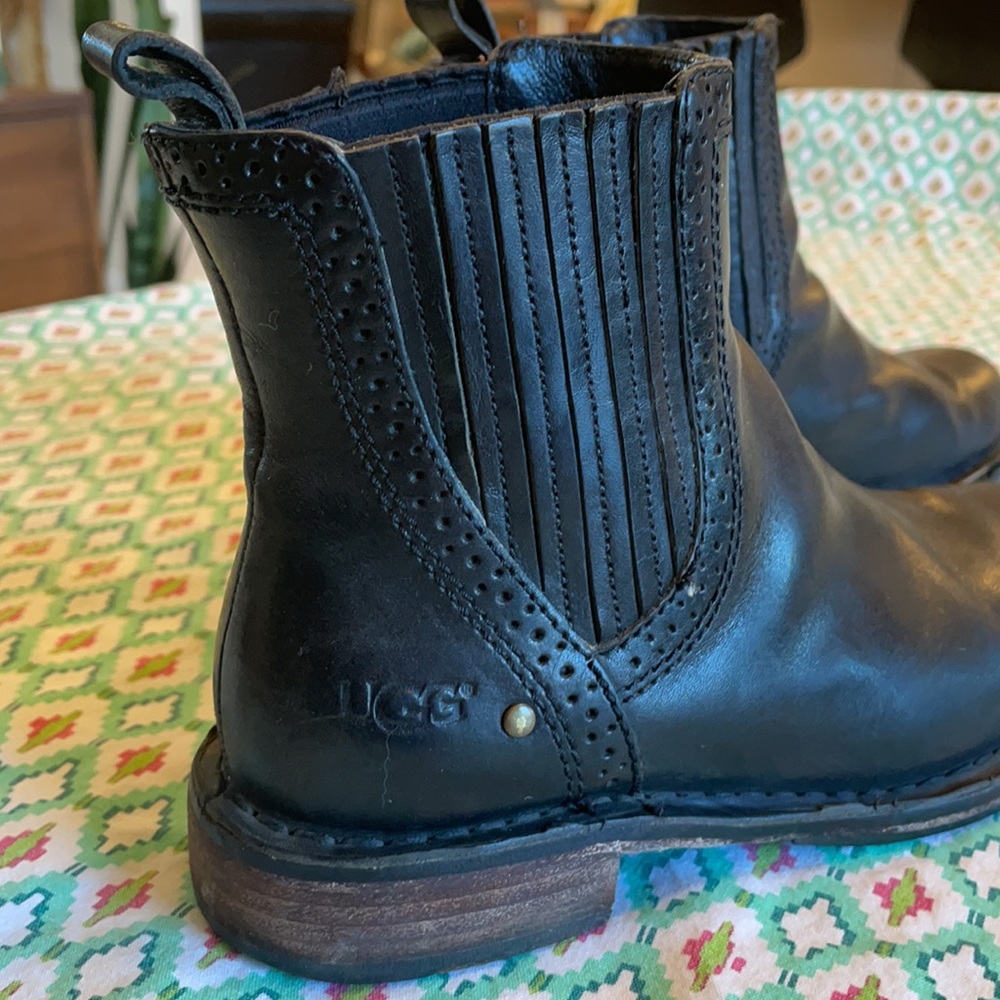 Ugg black leather boots booties sz 5.5